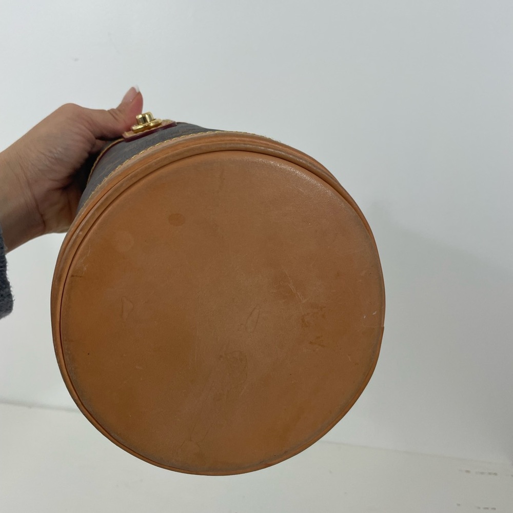 ❤️LOUIS VUITTON❤️
Monogram Duffle Bag - Picture 8 of 13
